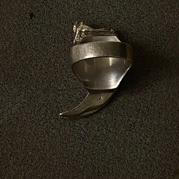 Sterling silver sand casted bear claw ring - Picture 4 of 14